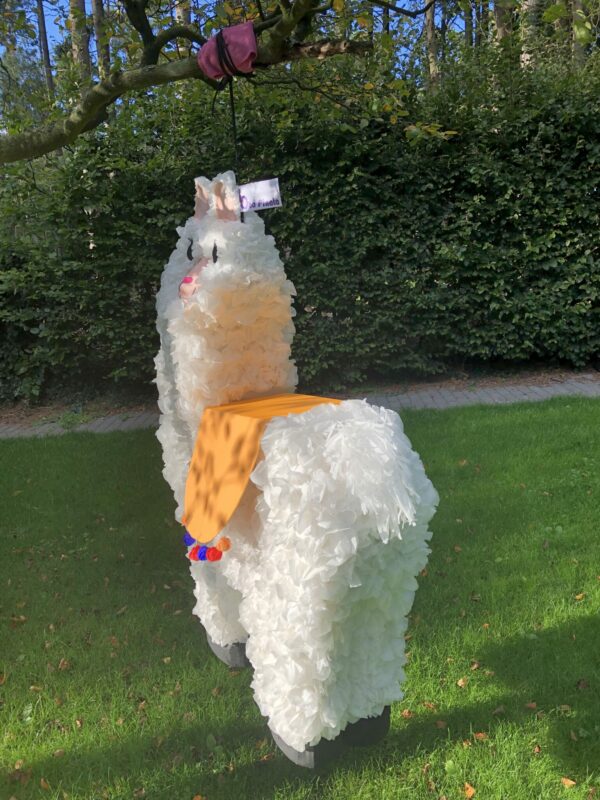 Alpaca xxl pinata, handgemaakt door Biba Pinata