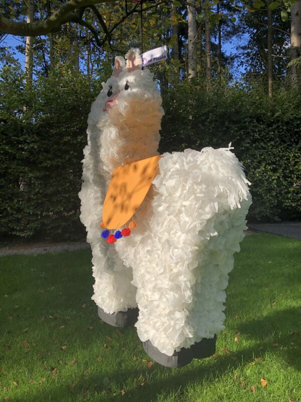 Alpaca xxl pinata, handgemaakt door Biba Pinata