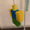 Noob Roblox pinata, handgemaakt door Biba Pinata