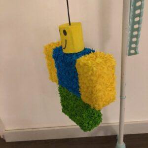 Noob Roblox pinata, handgemaakt door Biba Pinata