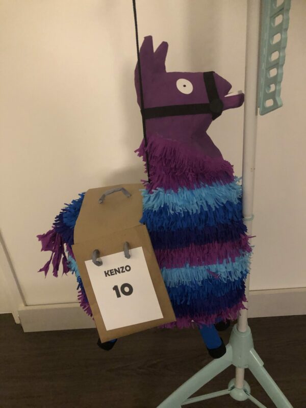 Fortnite lama pinata, handgemaakt door Biba Pinata