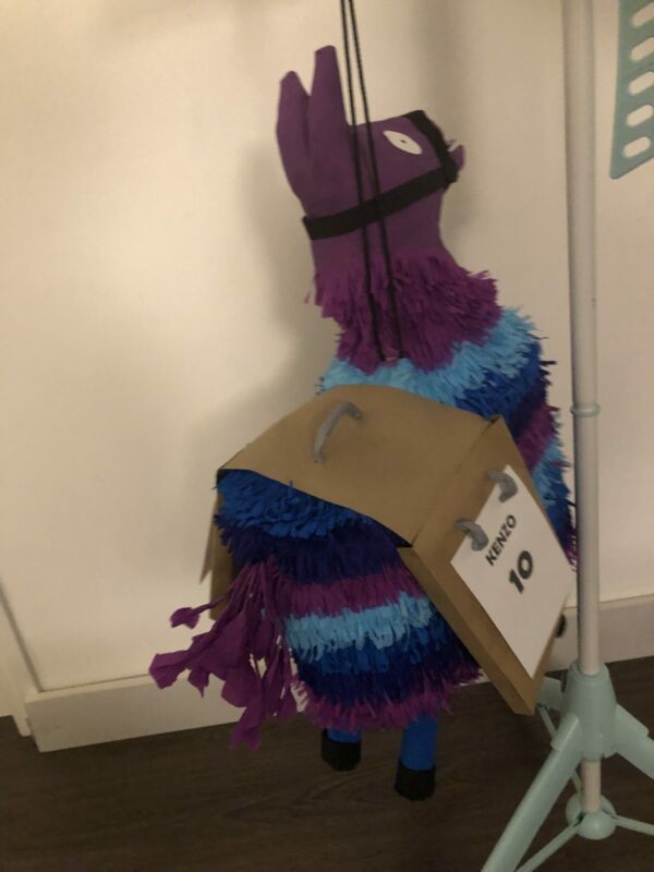 Fortnite lama pinata, handgemaakt door Biba Pinata