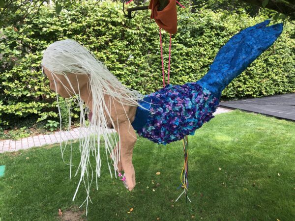 zeemeermin pinata, handgemaakt door Biba Pinata