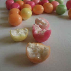 maoam pinballs, snoep voor in een pinata