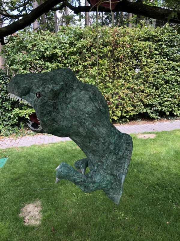 dino pinata, handgemaakt door Biba Pinata