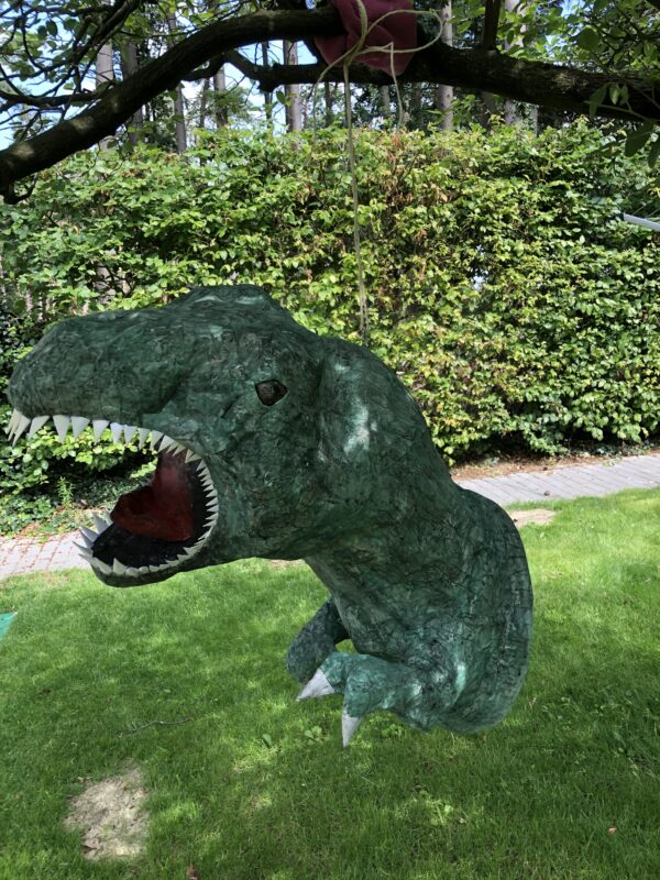 dino pinata, handgemaakt door Biba Pinata