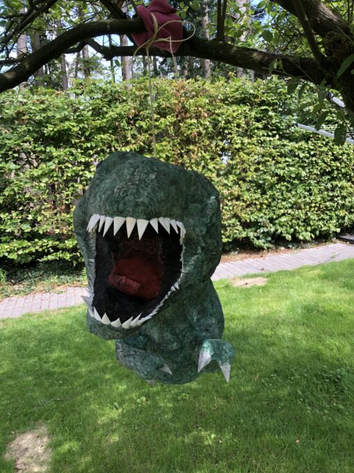 dino pinata, handgemaakt door Biba Pinata