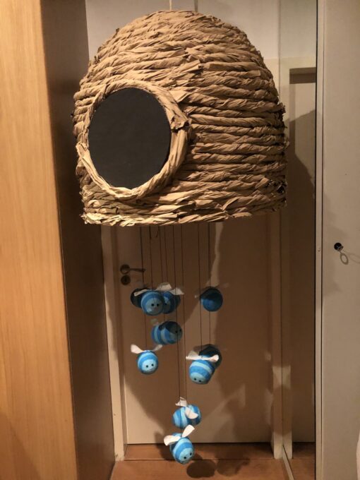 Gender reveal pinata bijenkorf XXL, handgemaakt door Biba Pinata